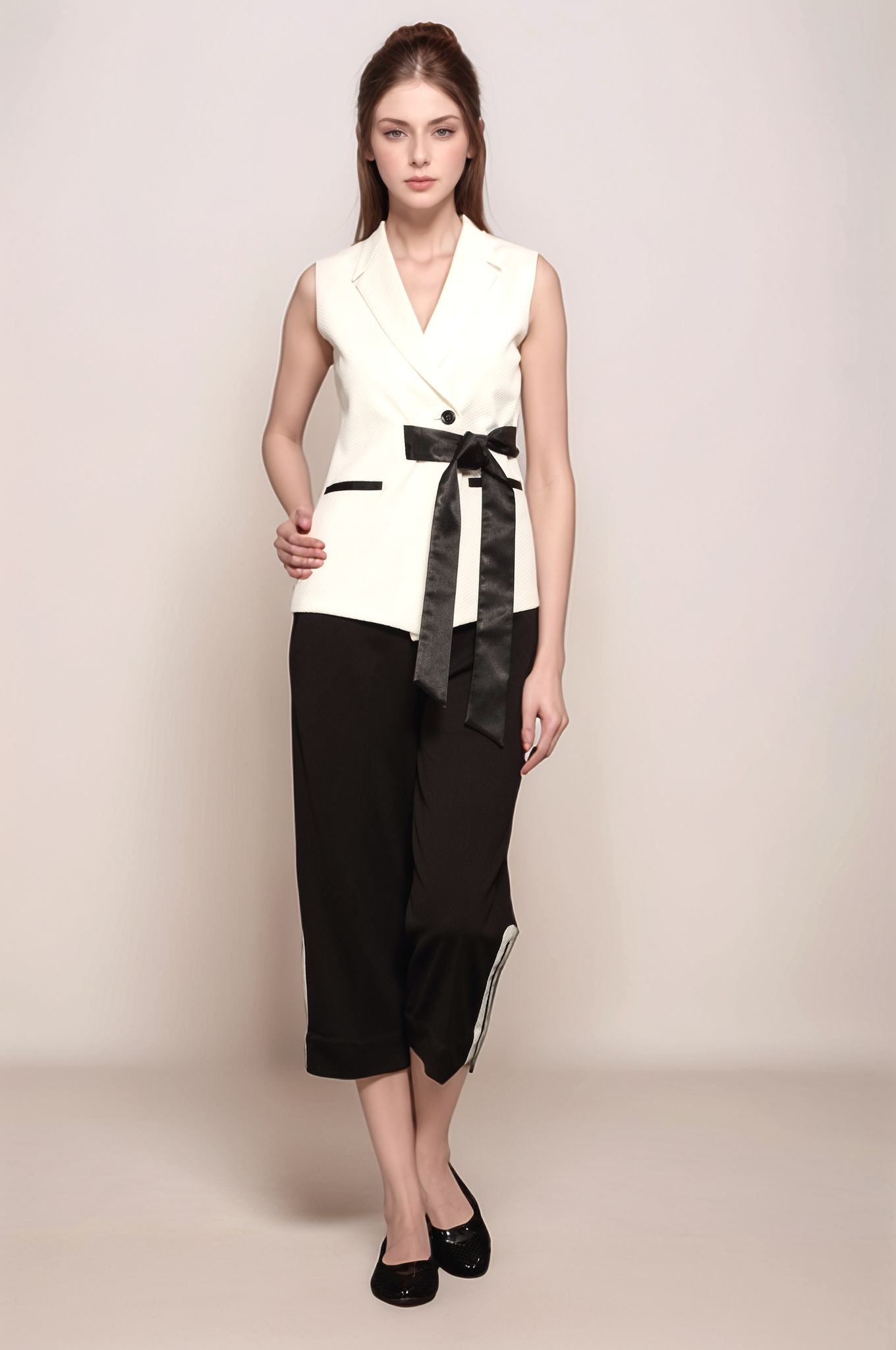 Black Cropped Trouser
