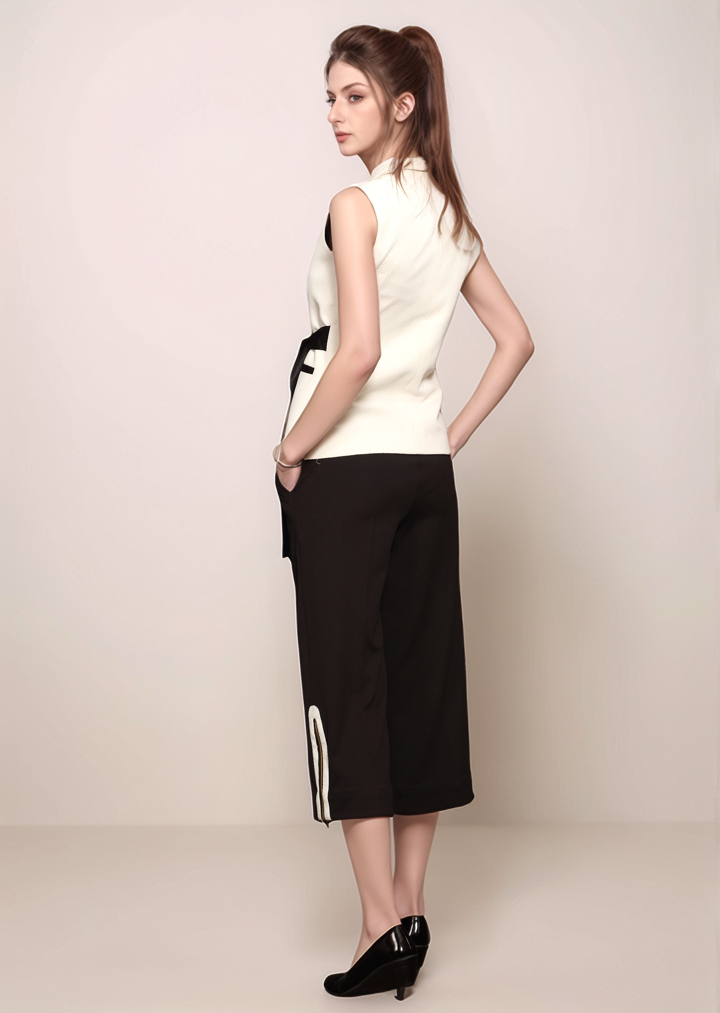 Black Cropped Trouser