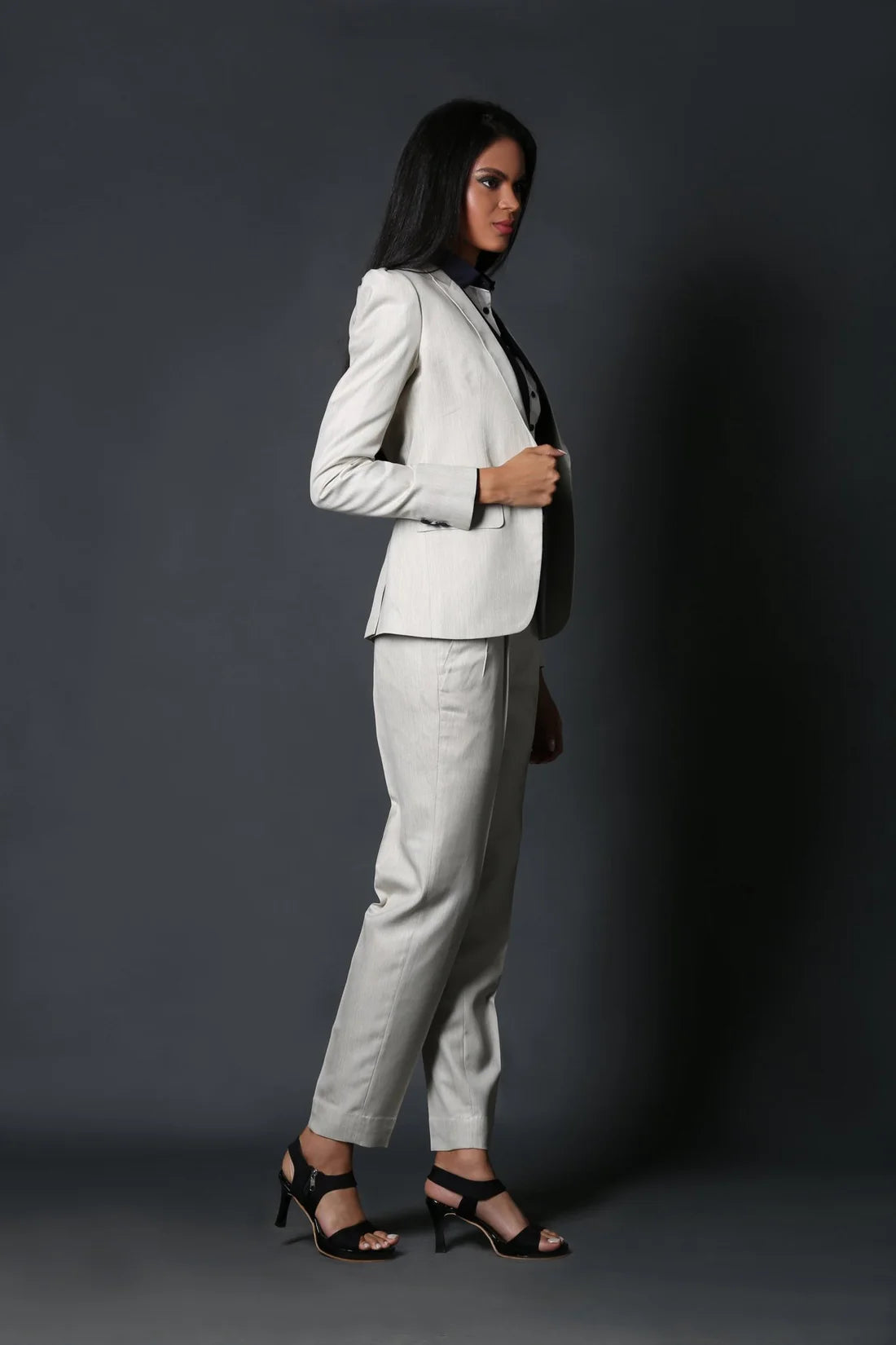 Off White Single Breasted Blazer & Ivory Baggy Trouser Suit